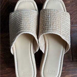Never Worn Abercrombie & Fitch Women's Cream Slide Wedges